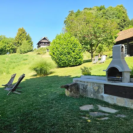 Martin's Family With Hot Tub & Views Alpesi faház Šmarje pri Jelšah