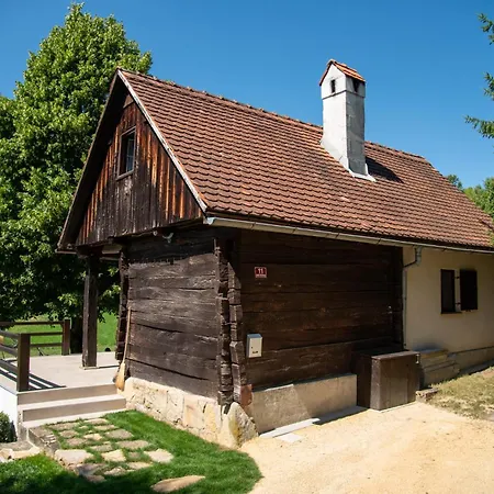 Martin's Family With Hot Tub & Views Alpesi faház *