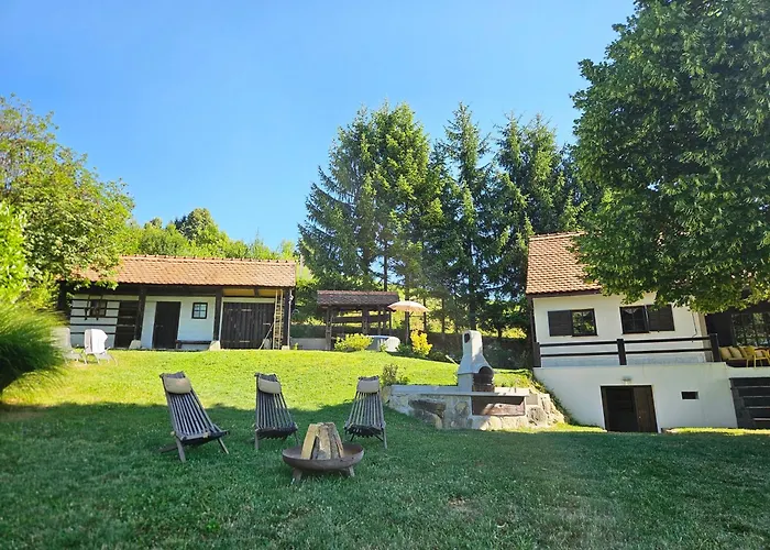 Martin's Family With Hot Tub & Views شاليه