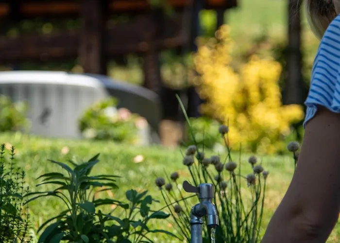 Martin's Family With Hot Tub & Views شاليه